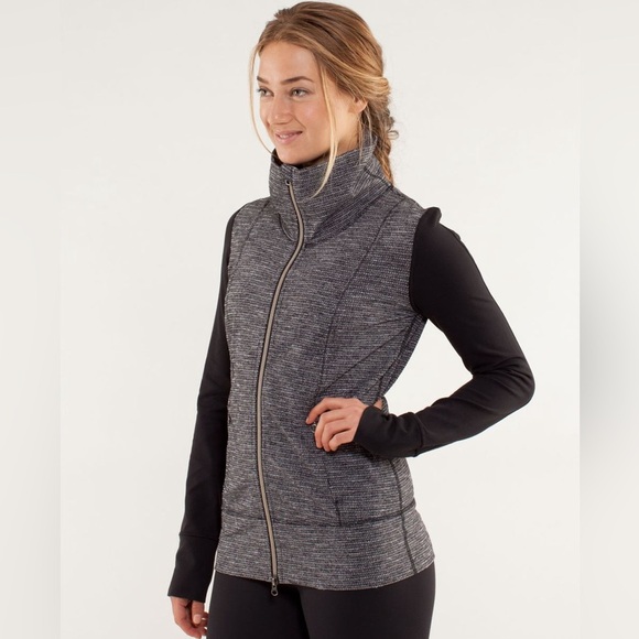 Lululemon Daily Yoga Jacket Coco Pique‎ Zip-Up Jacket, Black/Black, Size 6 - Picture 3 of 15